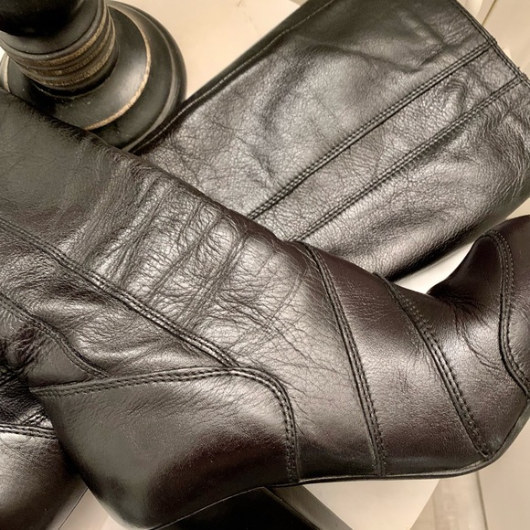 Aldo leather boots in very good condition preowned and clean - Picture 2 of 9